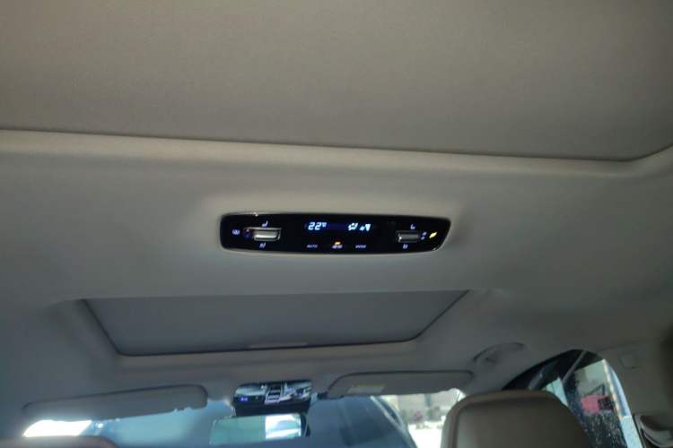 Used Roewe iMAX8 2021 400TGI Supreme Series Prestige Edition Headliner
