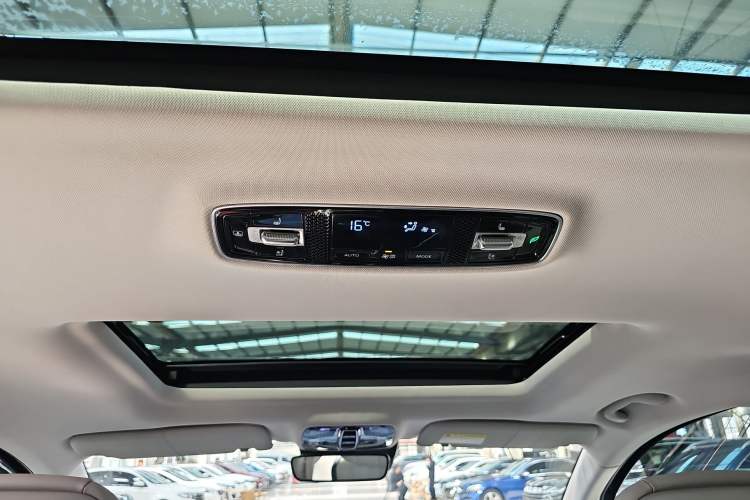 Used Roewe iMAX8 2021 400TGI Supreme Series Ultimate Edition Interior 1