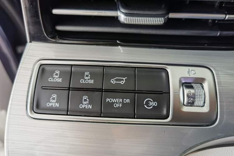 Used Roewe iMAX8 2021 400TGI Supreme Series Prestige Edition Interior 12