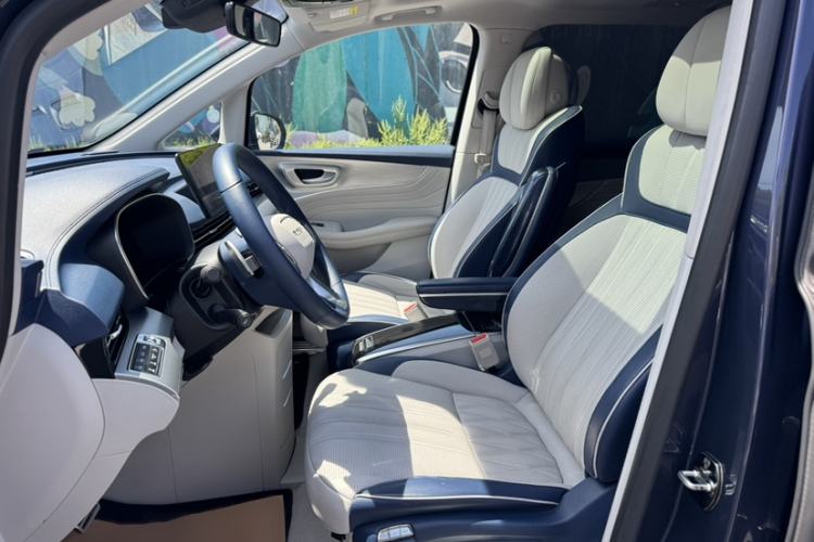 Used Roewe iMAX8 2021 400TGI Supreme Series Ultimate Edition Interior 2