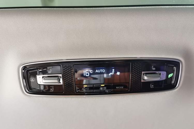 Used Roewe iMAX8 2021 400TGI Supreme Series Prestige Edition Interior 2