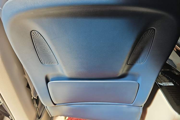 Used Roewe iMAX8 2021 400TGI Supreme Series Ultimate Edition Interior 3