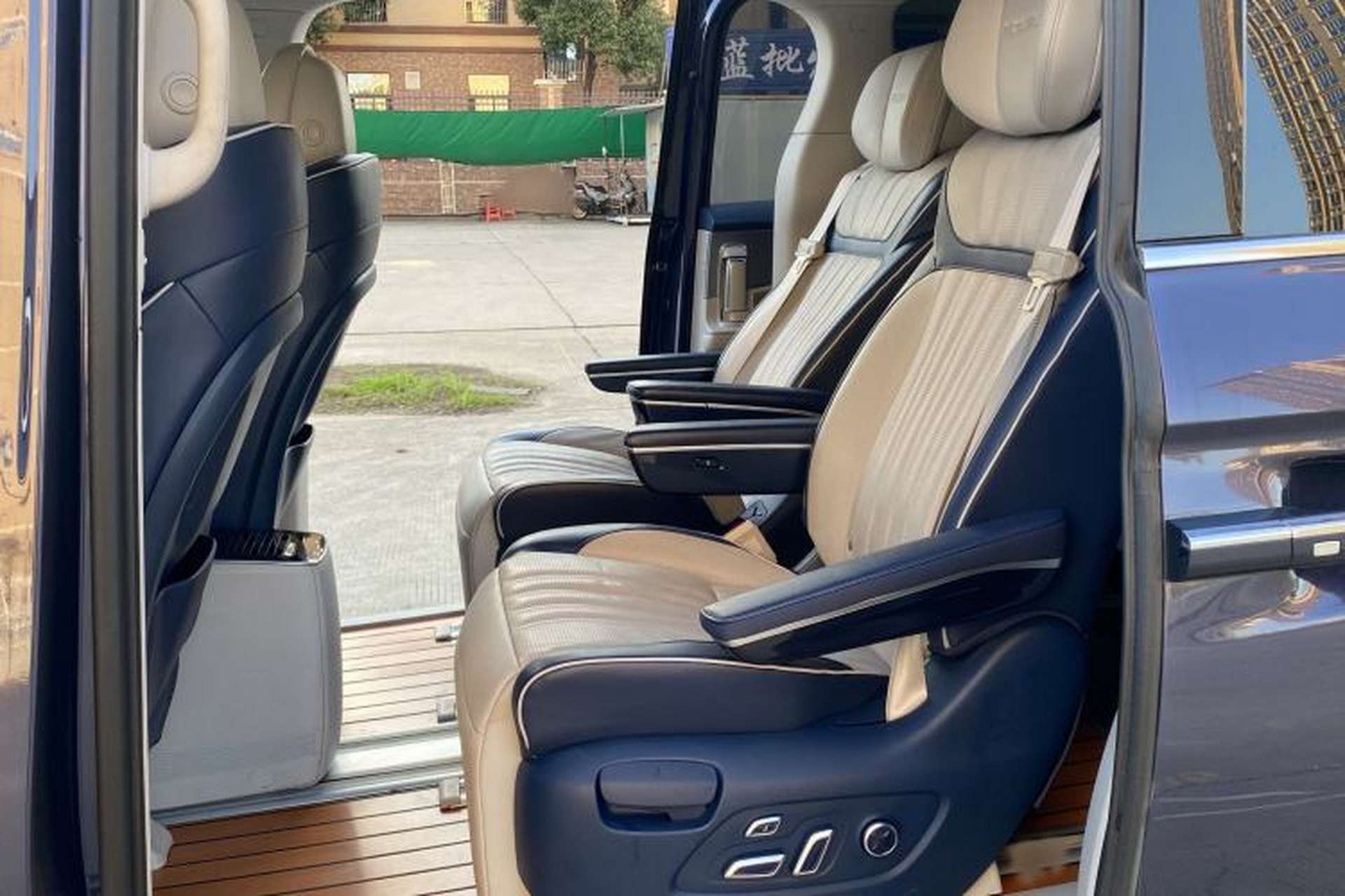 Used Roewe iMAX8 2021 400TGI Supreme Series Prestige Edition Interior 3