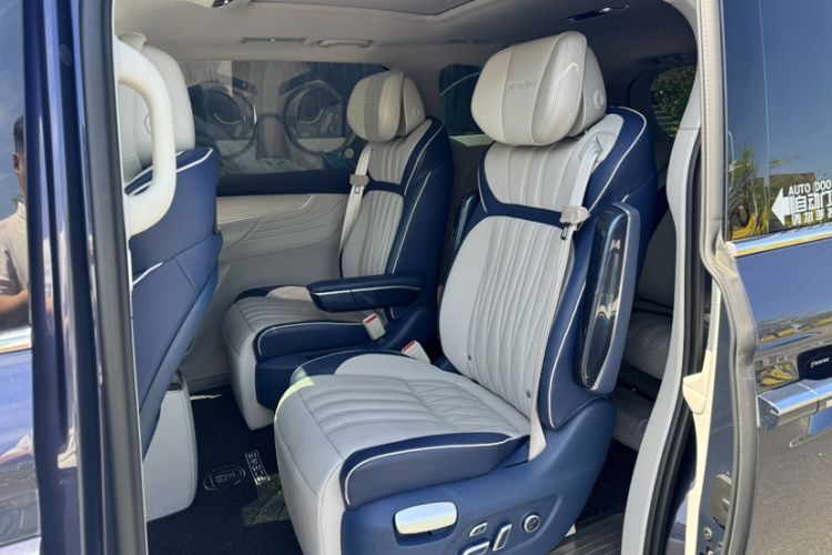Used Roewe iMAX8 2021 400TGI Supreme Series Ultimate Edition Interior 4
