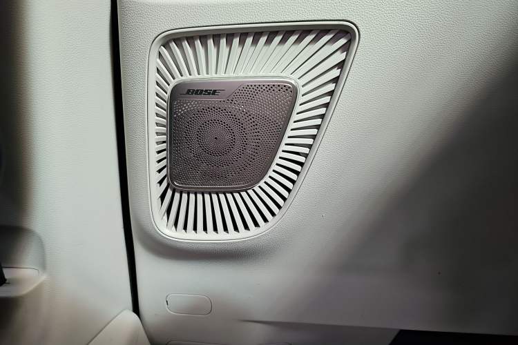 Used Roewe iMAX8 2021 400TGI Supreme Series Ultimate Edition Interior 4