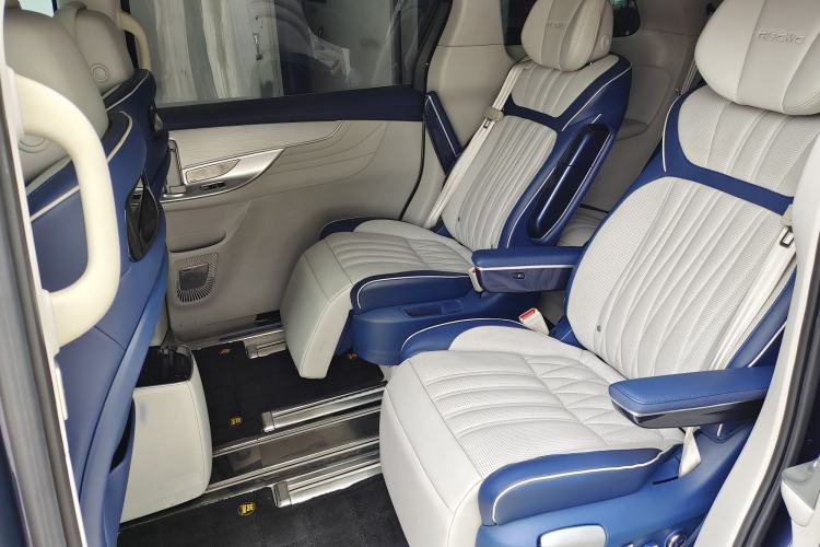 Used Roewe iMAX8 2021 400TGI Supreme Series Ultimate Edition Interior 6