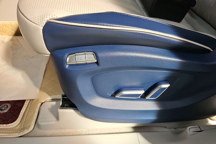 Used Roewe iMAX8 2021 400TGI Supreme Series Ultimate Edition Interior 6