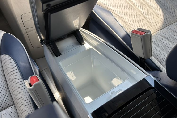 Used Roewe iMAX8 2021 400TGI Supreme Series Prestige Edition Interior 9