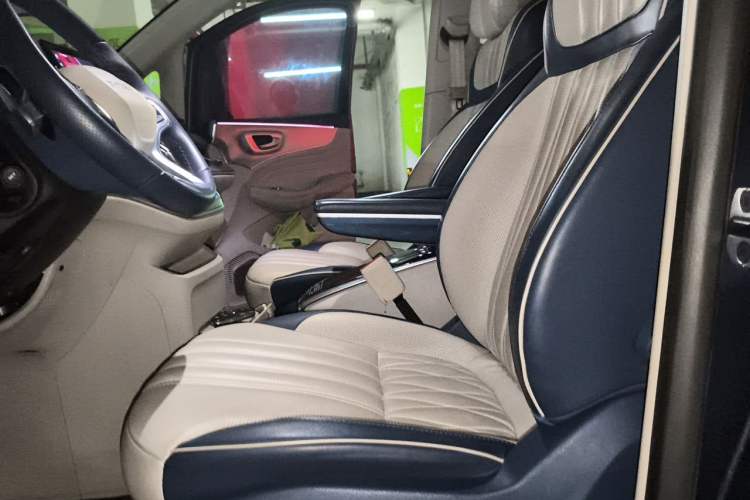 Used Roewe iMAX8 2021 400TGI Supreme Series Prestige Edition Left Front Seat