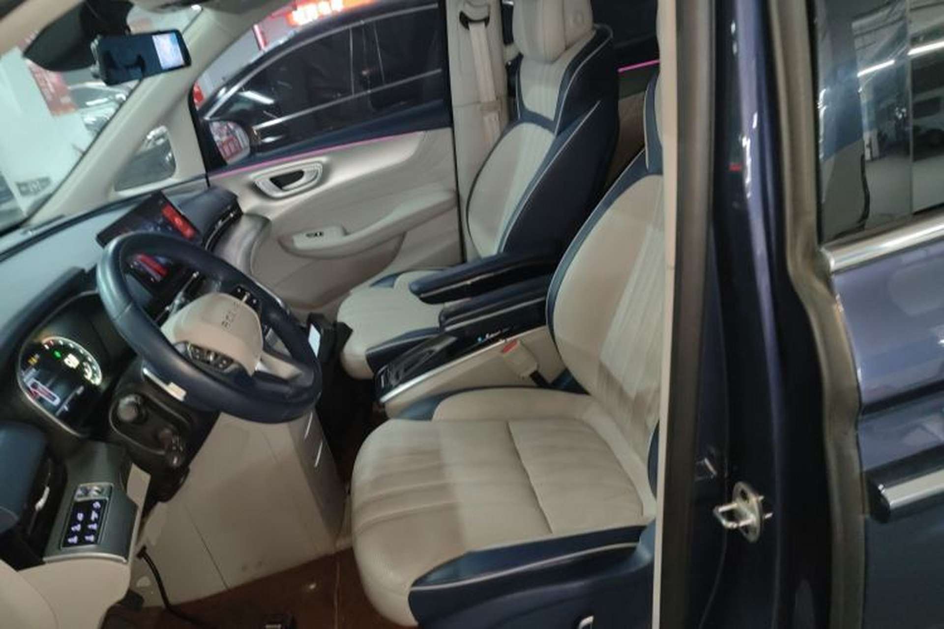 Used Roewe iMAX8 2021 400TGI Supreme Series Prestige Edition Left Front Seat