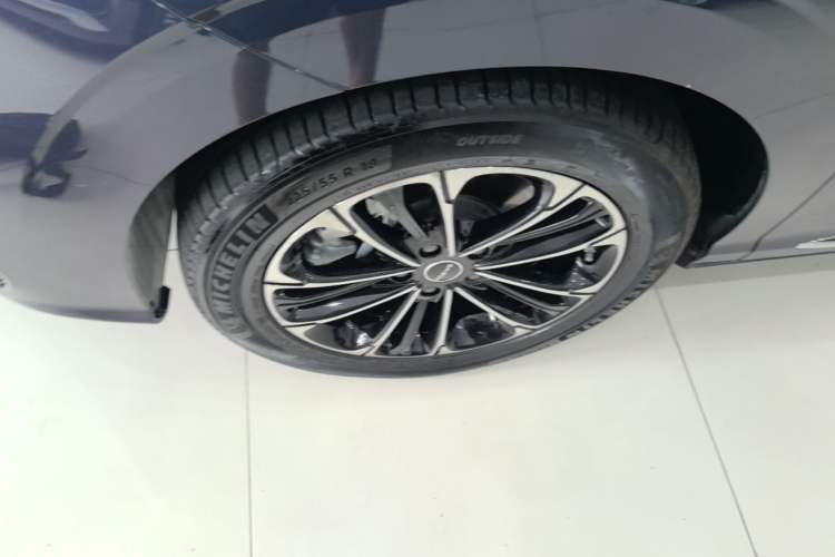 Used Roewe iMAX8 2021 400TGI Supreme Series Prestige Edition Left Front Wheel Hub