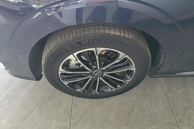 Used Roewe iMAX8 2021 400TGI Supreme Series Ultimate Edition Left Front Wheel Hub