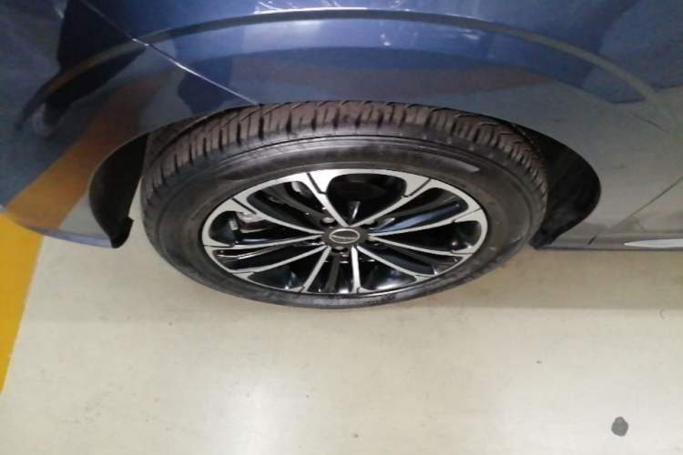Used Roewe iMAX8 2021 400TGI Supreme Series Prestige Edition Left Front Wheel Hub
