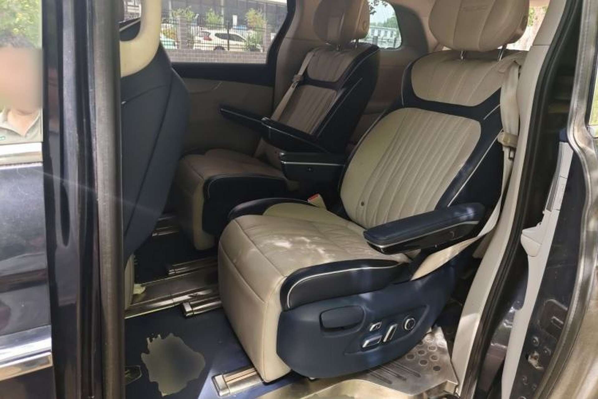 Used Roewe iMAX8 2021 400TGI Supreme Series Prestige Edition Left Rear Seat