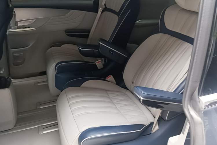 Used Roewe iMAX8 2021 400TGI Supreme Series Ultimate Edition Left Rear Seat