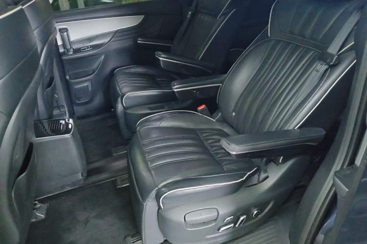 Used Roewe iMAX8 2021 400TGI Supreme Series Prestige Edition Left Rear Seat