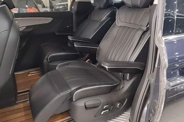 Used Roewe iMAX8 2021 400TGI Supreme Series Prestige Edition Left Rear Seat