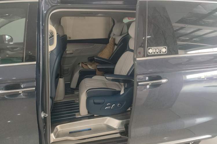 Used Roewe iMAX8 2021 400TGI Supreme Series Prestige Edition Left Rear Seat
