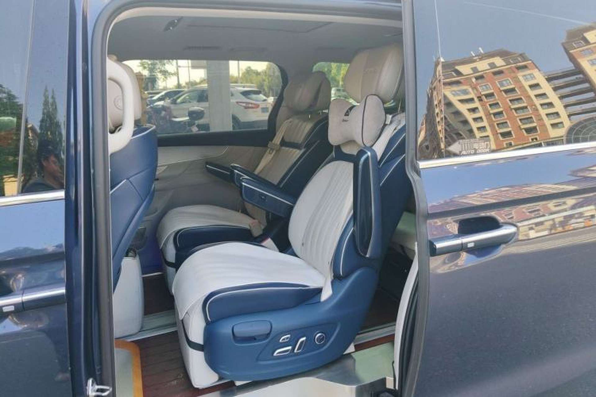Used Roewe iMAX8 2021 400TGI Supreme Series Prestige Edition Left Rear Seat