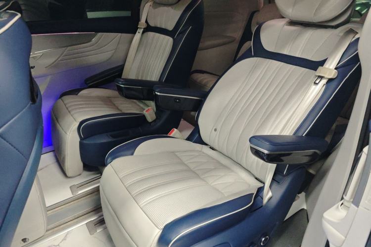 Used Roewe iMAX8 2021 400TGI Supreme Series Ultimate Edition Left Rear Seat