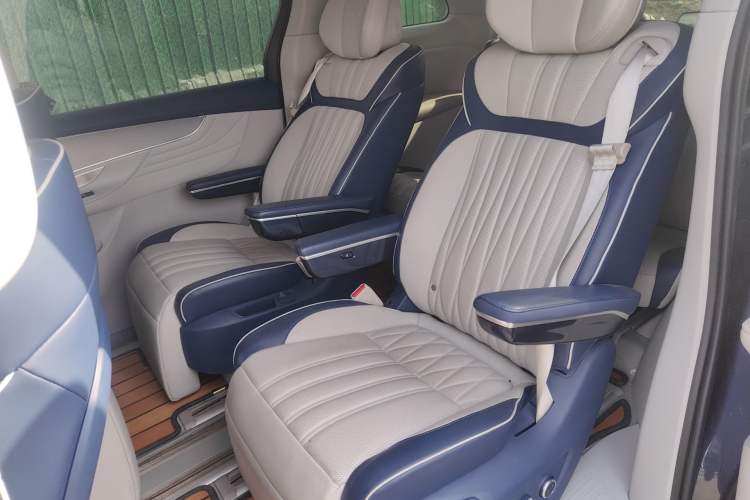 Used Roewe iMAX8 2021 400TGI Supreme Series Prestige Edition Left Rear Seat