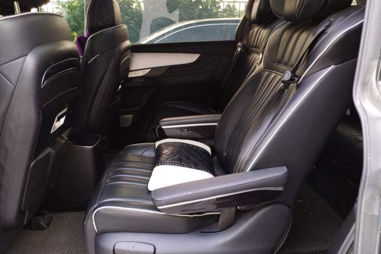 Used Roewe iMAX8 2021 400TGI Supreme Series Prestige Edition Left Rear Seat