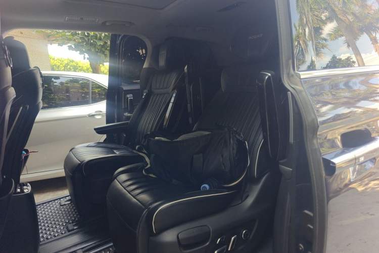 Used Roewe iMAX8 2021 400TGI Supreme Series Prestige Edition Left Rear Seat