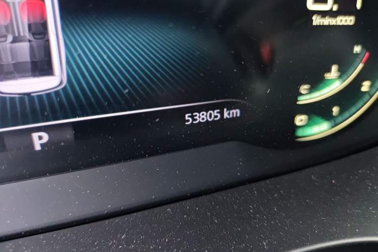 Used Roewe iMAX8 2021 400TGI Supreme Series Lu Zun Edition Odometer Close Up
