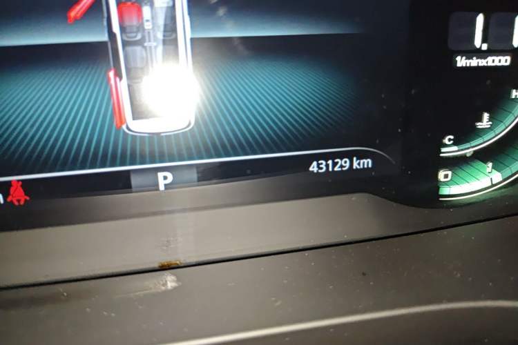 Used Roewe iMAX8 2021 400TGI Supreme Series Prestige Edition Odometer Close Up