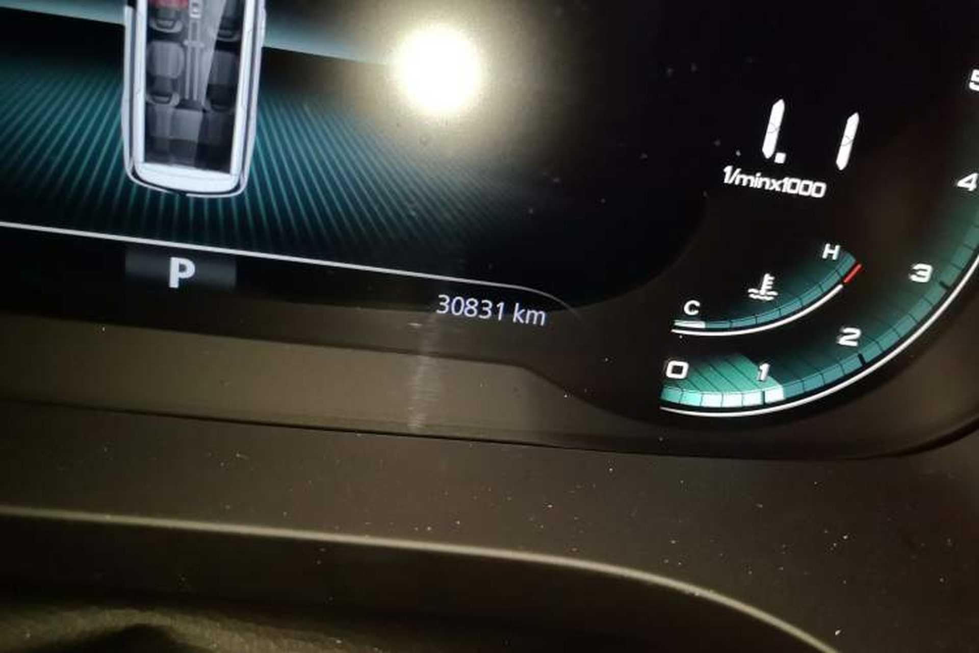 Used Roewe iMAX8 2021 400TGI Flagship Edition Odometer Close Up