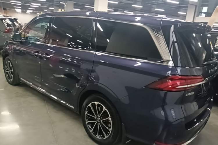 Used Roewe iMAX8 2021 400TGI Supreme Series Prestige Edition Rear Left 45 Deg