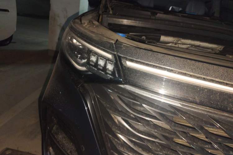 Used Roewe iMAX8 2021 400TGI Supreme Series Ultimate Edition Right Front Headlight