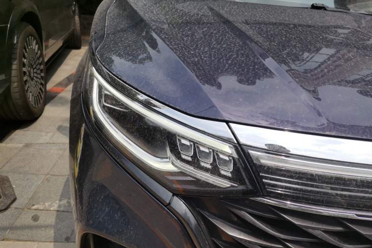 Used Roewe iMAX8 2021 400TGI Supreme Series Prestige Edition Right Front Headlight