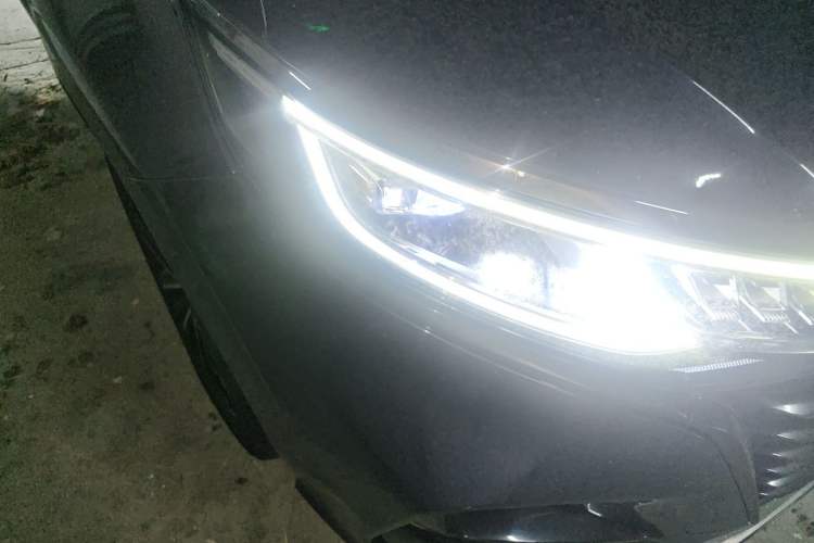 Used Roewe iMAX8 2021 400TGI Supreme Series Lu Zun Edition Right Front Headlight