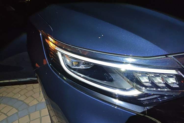 Used Roewe iMAX8 2021 400TGI Supreme Series Prestige Edition Right Front Headlight