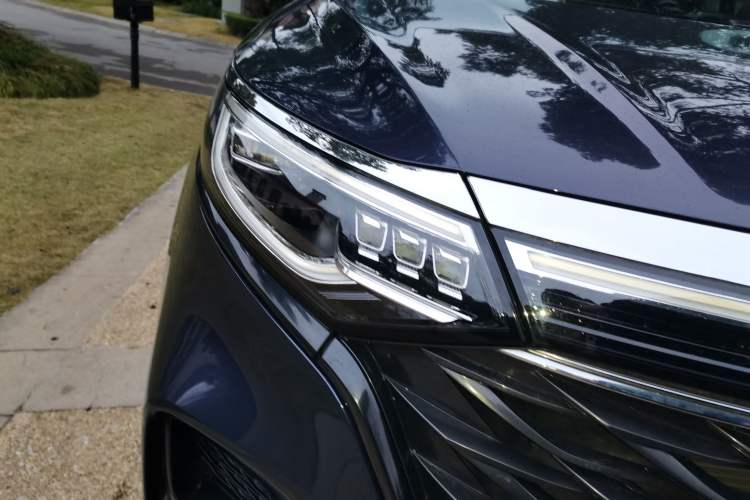 Used Roewe iMAX8 2021 400TGI Supreme Series Prestige Edition Right Front Headlight