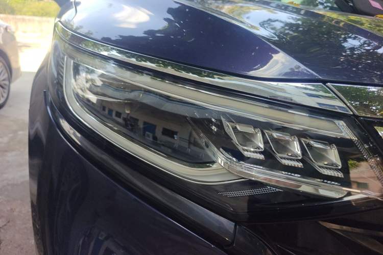 Used Roewe iMAX8 2021 400TGI Supreme Series Prestige Edition Right Front Headlight