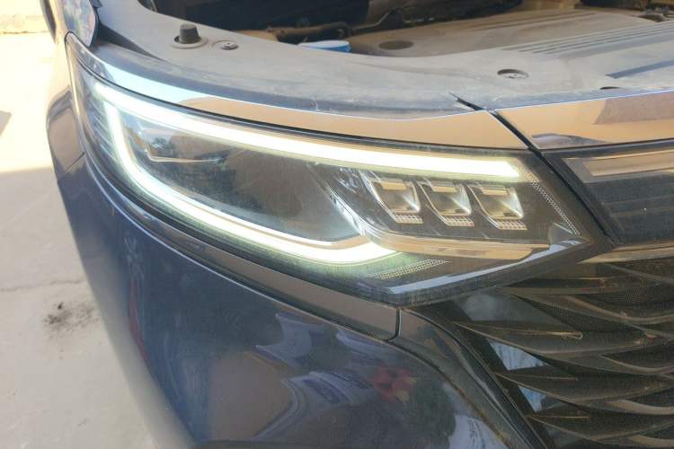 Used Roewe iMAX8 2021 400TGI Supreme Series Ultimate Edition Right Front Headlight