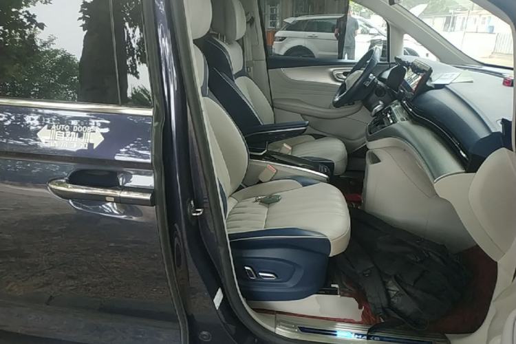 Used Roewe iMAX8 2021 400TGI Supreme Series Prestige Edition Right Front Seat