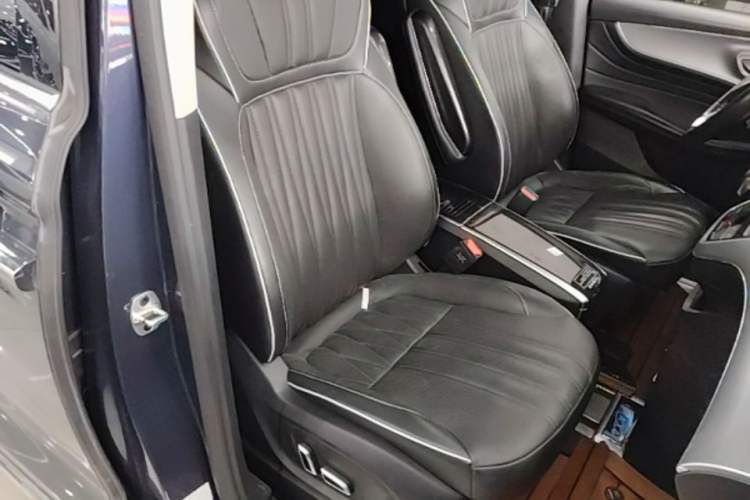 Used Roewe iMAX8 2021 400TGI Supreme Series Prestige Edition Right Front Seat