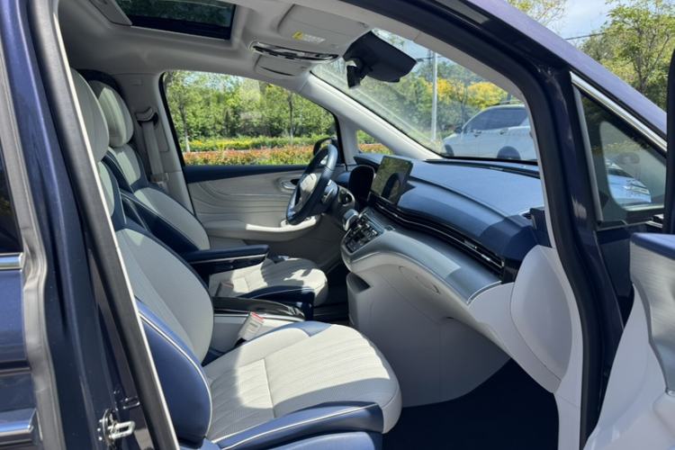 Used Roewe iMAX8 2021 400TGI Supreme Series Ultimate Edition Right Front Seat