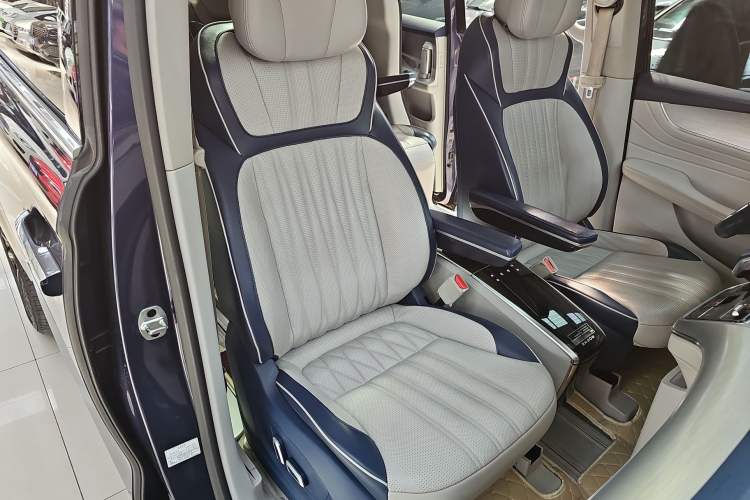 Used Roewe iMAX8 2021 400TGI Supreme Series Ultimate Edition Right Front Seat