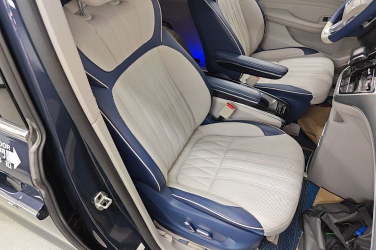 Used Roewe iMAX8 2021 400TGI Supreme Series Prestige Edition Right Front Seat