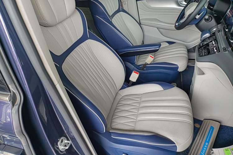 Used Roewe iMAX8 2021 400TGI Supreme Series Ultimate Edition Right Front Seat