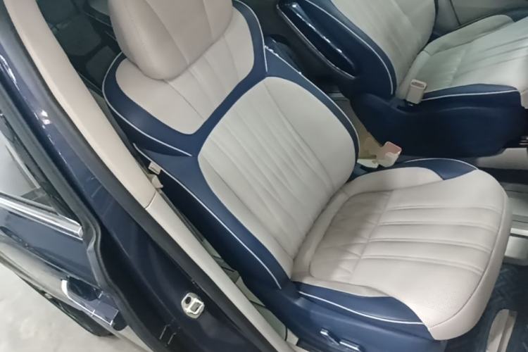 Used Roewe iMAX8 2021 400TGI Supreme Series Prestige Edition Right Front Seat