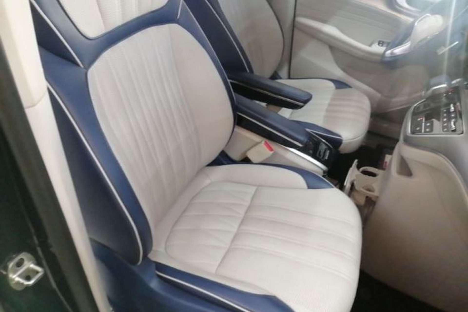 Used Roewe iMAX8 2021 400TGI Supreme Series Prestige Edition Right Front Seat