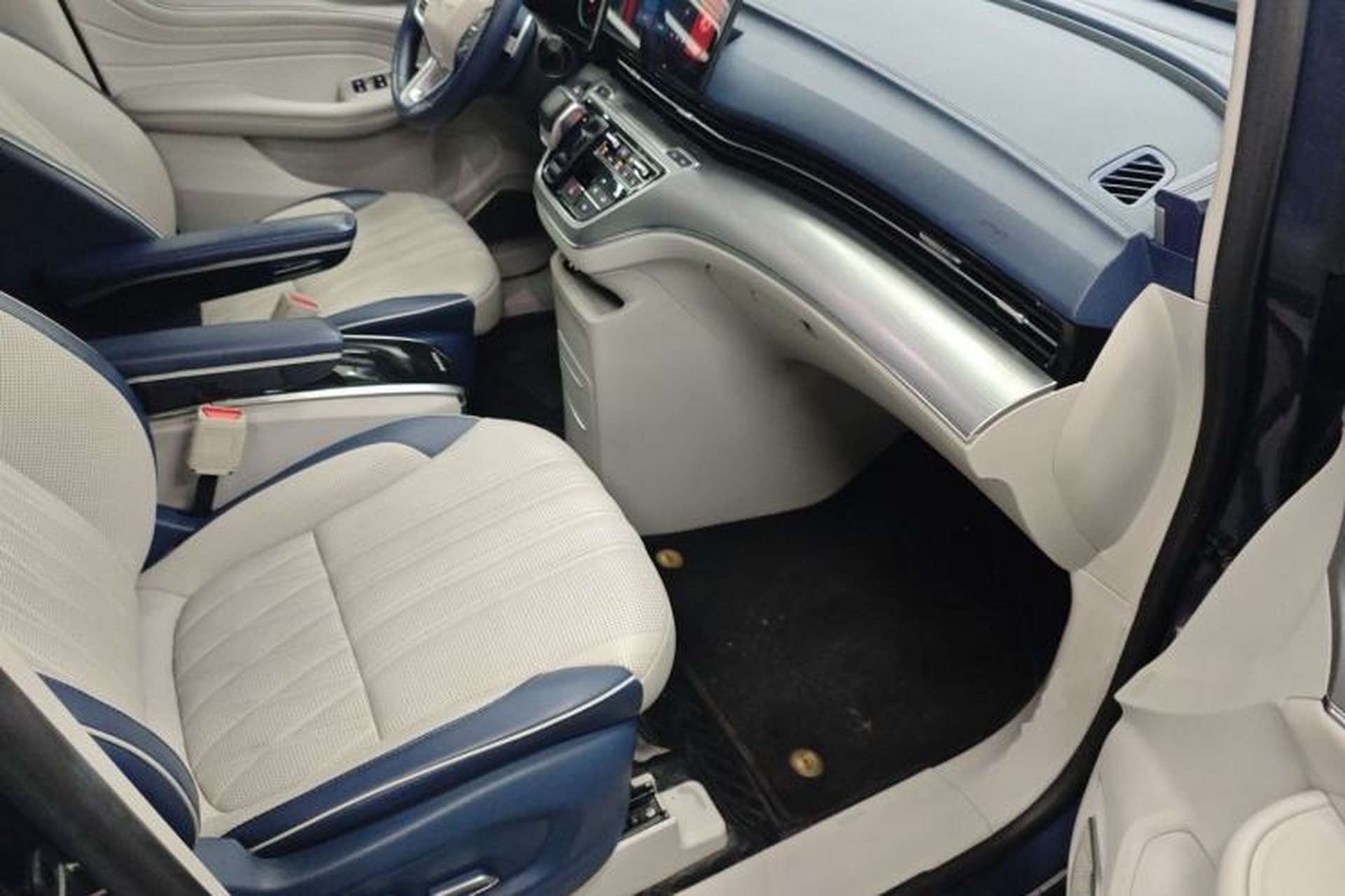Used Roewe iMAX8 2021 400TGI Supreme Series Ultimate Edition Right Front Seat