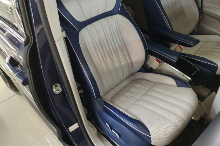 Used Roewe iMAX8 2021 400TGI Supreme Series Prestige Edition Right Front Seat