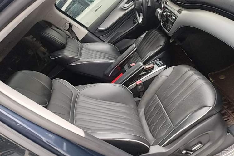 Used Roewe iMAX8 2021 400TGI Supreme Series Prestige Edition Right Front Seat