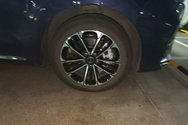 Used Roewe iMAX8 2021 400TGI Flagship Edition Right Front Wheel Hub